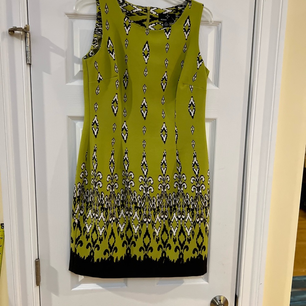 New "Ronni Nicole" Sleeveless Dress with Green & Black Pattern New without tags